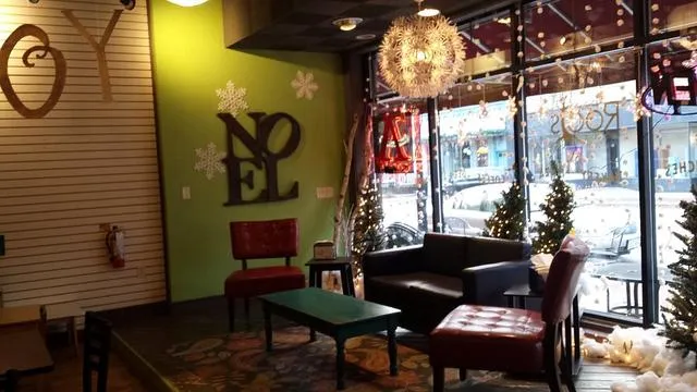 Roots Coffeebar & Cafe